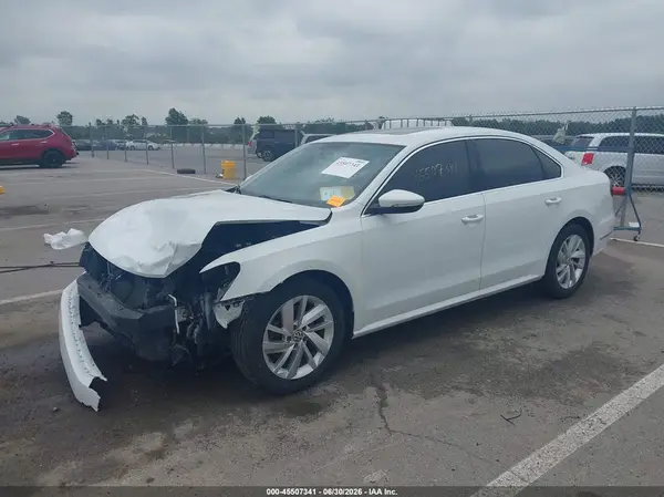 1VWBA7A33JC011479 2018 VOLKSWAGEN PASSAT - Image 2