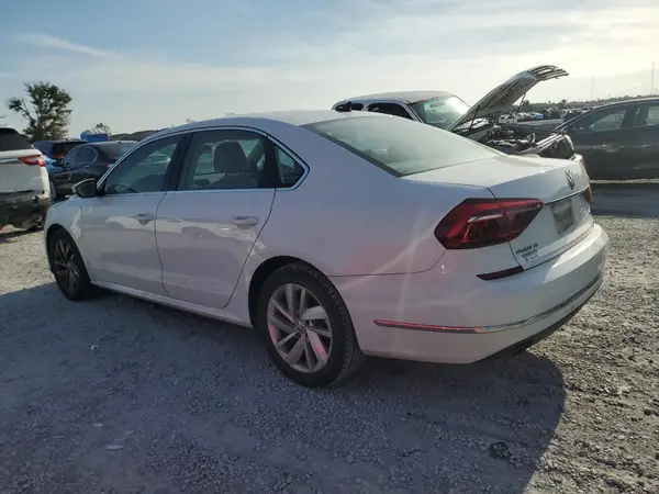 1VWBA7A33JC015130 2018 VOLKSWAGEN PASSAT - Image 2