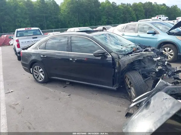 1VWBA7A33JC015144 2018 VOLKSWAGEN PASSAT - Image 1
