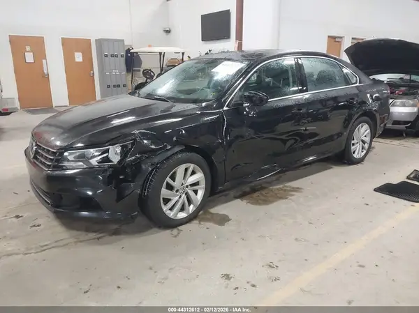 1VWBA7A33JC018965 2018 VOLKSWAGEN PASSAT - Image 2