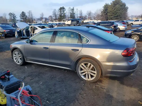 1VWBA7A33JC023678 2018 VOLKSWAGEN PASSAT - Image 2