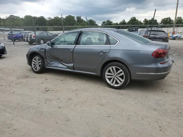 1VWBA7A33JC028864 2018 VOLKSWAGEN PASSAT - Image 2
