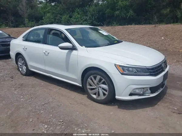 1VWBA7A33JC032316 2018 VOLKSWAGEN PASSAT - Image 1