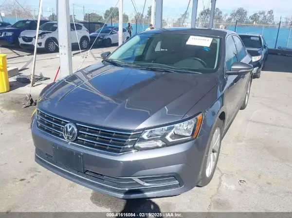 1VWBA7A33JC033434 2018 VOLKSWAGEN PASSAT - Image 2