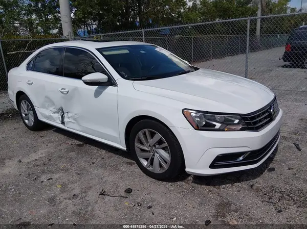 1VWBA7A33JC033806 2018 VOLKSWAGEN PASSAT - Image 1
