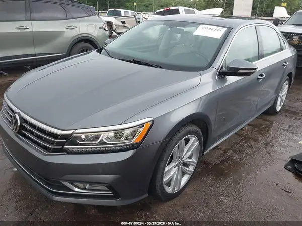 1VWBA7A33JC033966 2018 VOLKSWAGEN PASSAT - Image 2