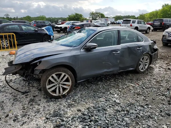 1VWBA7A33JC043994 2018 VOLKSWAGEN PASSAT - Image 1