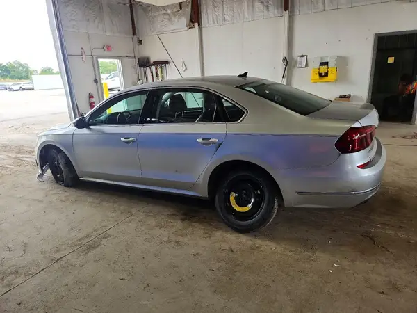 1VWBA7A33JC044501 2018 VOLKSWAGEN PASSAT - Image 2