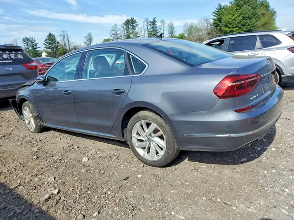 1VWBA7A33JC045616 2018 VOLKSWAGEN PASSAT - Image 2