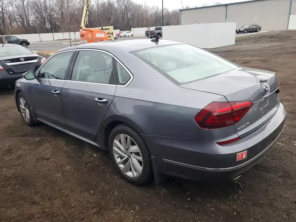 1VWBA7A33JC049214 2018 VOLKSWAGEN PASSAT - Image 2