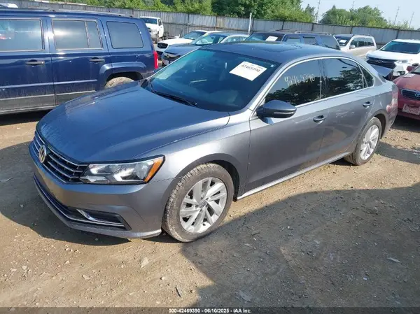 1VWBA7A34JC002712 2018 VOLKSWAGEN PASSAT - Image 2