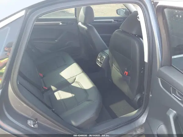 1VWBA7A34JC002712 2018 VOLKSWAGEN PASSAT - Image 8