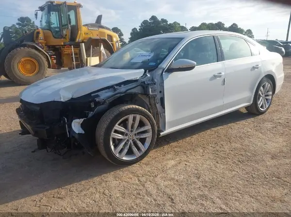 1VWBA7A34JC007960 2018 VOLKSWAGEN PASSAT - Image 2