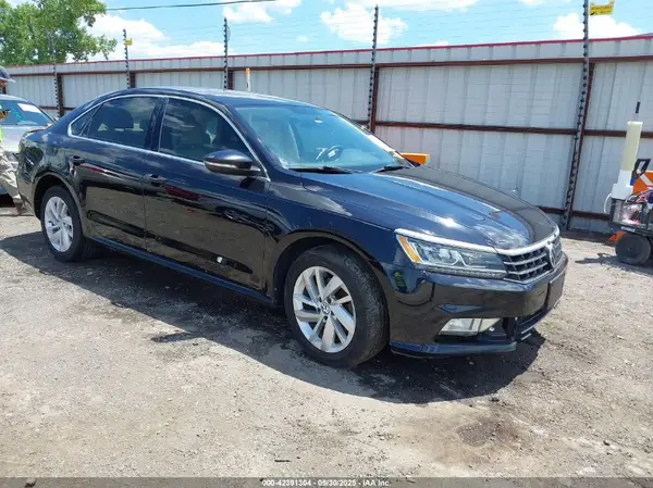1VWBA7A34JC010051 2018 VOLKSWAGEN PASSAT - Image 1