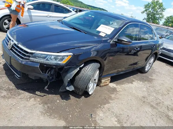 1VWBA7A34JC010051 2018 VOLKSWAGEN PASSAT - Image 2
