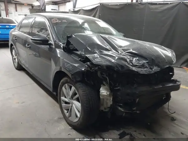 1VWBA7A34JC016240 2018 VOLKSWAGEN PASSAT - Image 1
