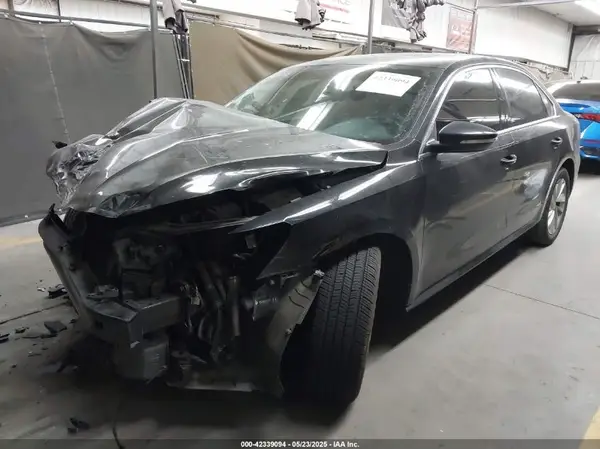 1VWBA7A34JC016240 2018 VOLKSWAGEN PASSAT - Image 2