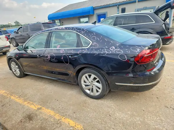 1VWBA7A34JC017405 2018 VOLKSWAGEN PASSAT - Image 2