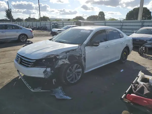 1VWBA7A34JC026699 2018 VOLKSWAGEN PASSAT - Image 1