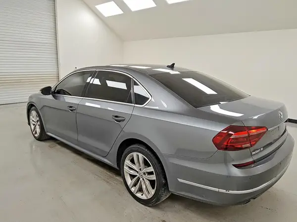 1VWBA7A34JC031983 2018 VOLKSWAGEN PASSAT - Image 2
