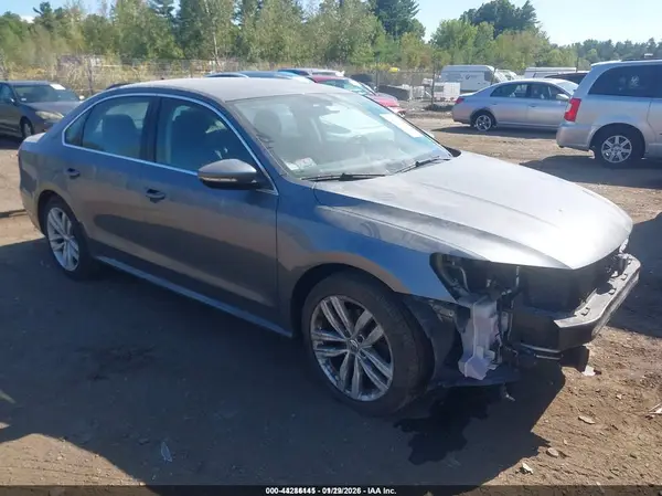 1VWBA7A34JC032034 2018 VOLKSWAGEN PASSAT - Image 1