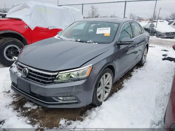 1VWBA7A34JC033149 2018 VOLKSWAGEN PASSAT - Image 2