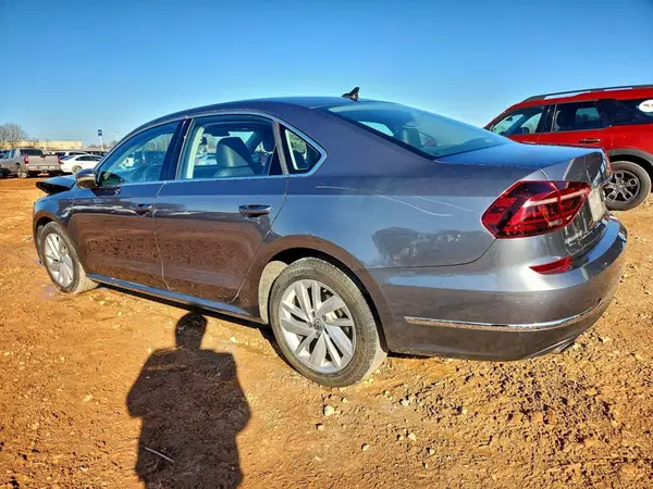 1VWBA7A34JC042000 2018 VOLKSWAGEN PASSAT - Image 2