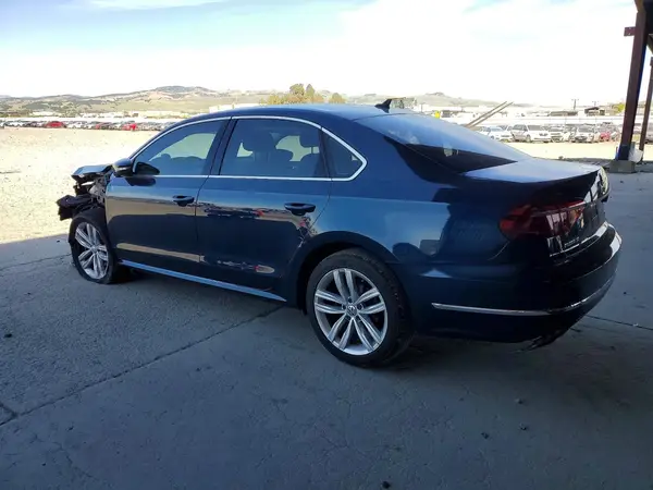1VWBA7A34JC044569 2018 VOLKSWAGEN PASSAT - Image 2