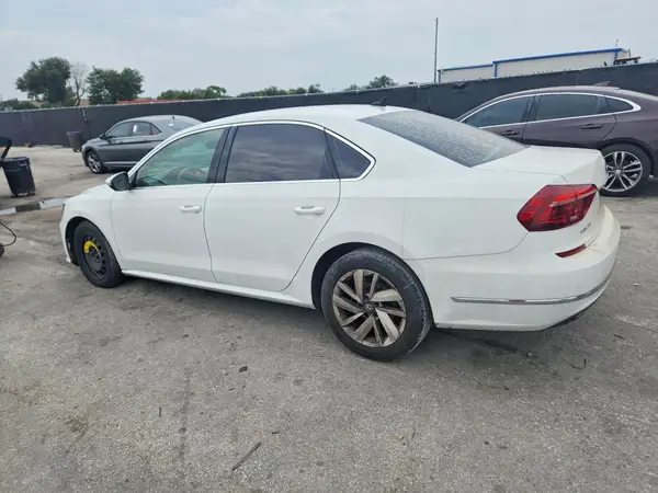 1VWBA7A35JC003514 2018 VOLKSWAGEN PASSAT - Image 2
