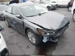 1VWBA7A35JC017784 2018 VOLKSWAGEN PASSAT