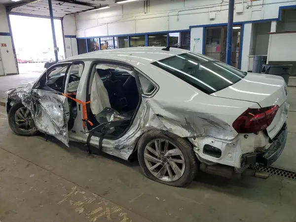 1VWBA7A35JC017820 2018 VOLKSWAGEN PASSAT - Image 2