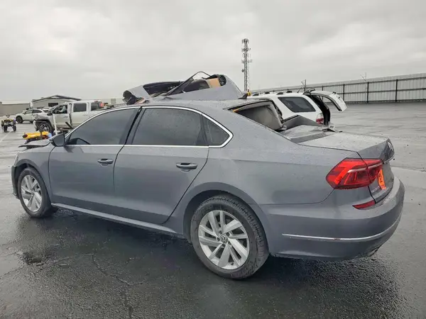 1VWBA7A35JC018109 2018 VOLKSWAGEN PASSAT - Image 2