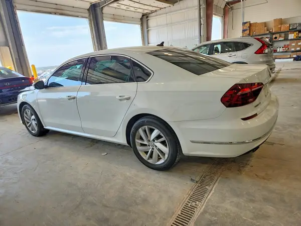 1VWBA7A35JC027294 2018 VOLKSWAGEN PASSAT - Image 2
