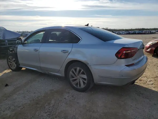 1VWBA7A35JC042121 2018 VOLKSWAGEN PASSAT - Image 2