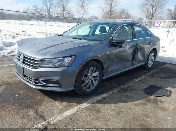 1VWBA7A35JC042460 2018 VOLKSWAGEN PASSAT - Image 2
