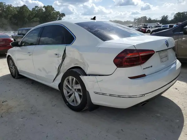 1VWBA7A35JC046167 2018 VOLKSWAGEN PASSAT - Image 2