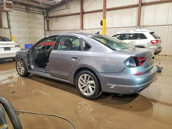 1VWBA7A36JC004784 2018 VOLKSWAGEN PASSAT - Image 2