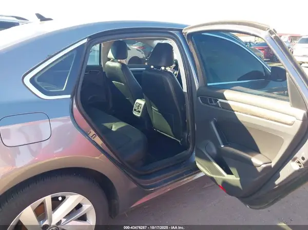 1VWBA7A36JC006101 2018 VOLKSWAGEN PASSAT - Image 8