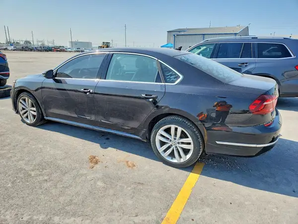 1VWBA7A36JC009807 2018 VOLKSWAGEN PASSAT - Image 2