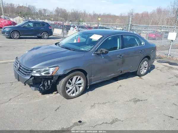 1VWBA7A36JC010424 2018 VOLKSWAGEN PASSAT - Image 2