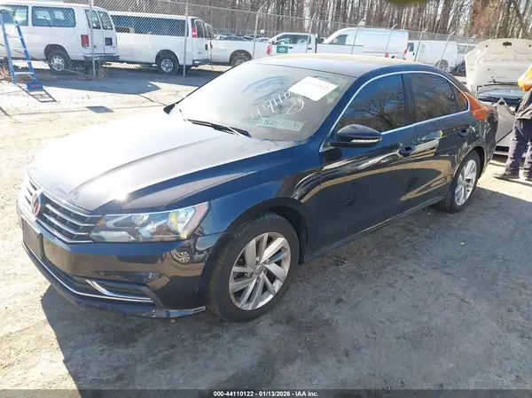 1VWBA7A36JC010844 2018 VOLKSWAGEN PASSAT - Image 2