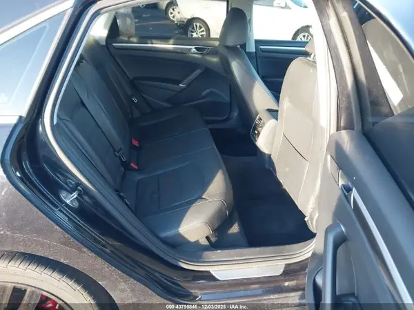 1VWBA7A36JC012240 2018 VOLKSWAGEN PASSAT - Image 8