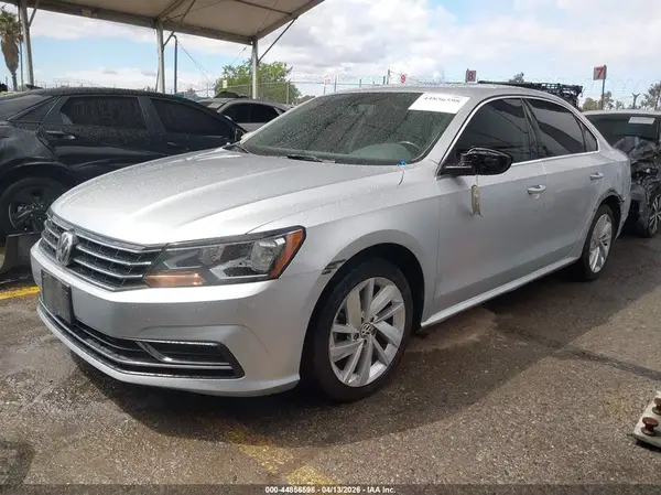 1VWBA7A36JC013047 2018 VOLKSWAGEN PASSAT - Image 2
