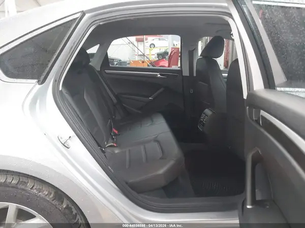 1VWBA7A36JC013047 2018 VOLKSWAGEN PASSAT - Image 8