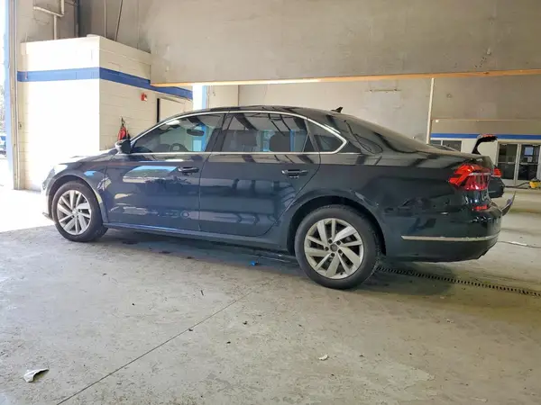 1VWBA7A36JC015770 2018 VOLKSWAGEN PASSAT - Image 2