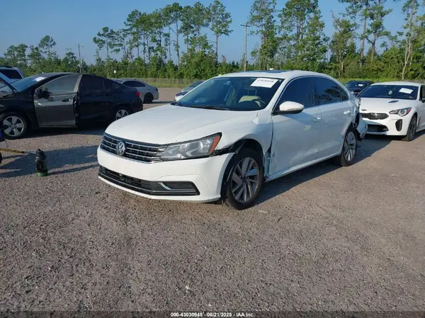 1VWBA7A36JC018796 2018 VOLKSWAGEN PASSAT - Image 2
