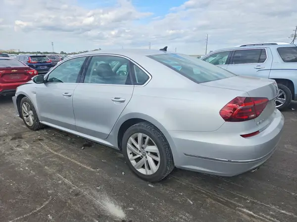 1VWBA7A36JC021679 2018 VOLKSWAGEN PASSAT - Image 2