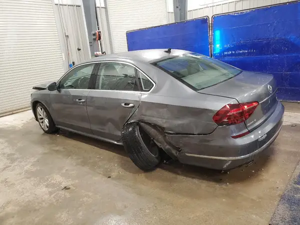 1VWBA7A36JC023075 2018 VOLKSWAGEN PASSAT - Image 2