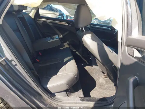 1VWBA7A36JC030995 2018 VOLKSWAGEN PASSAT - Image 8