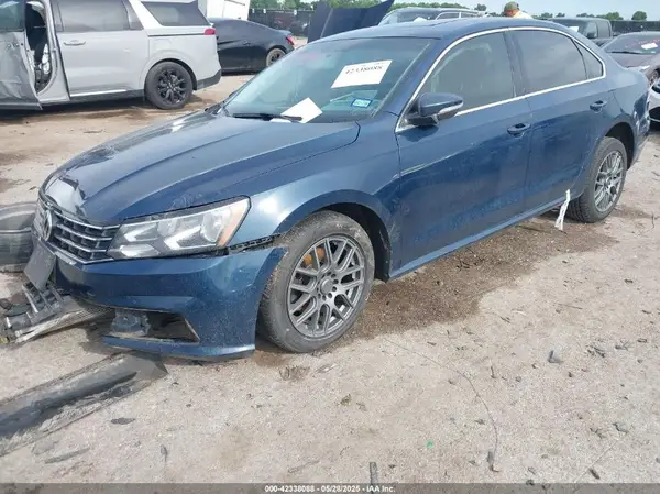 1VWBA7A36JC040183 2018 VOLKSWAGEN PASSAT - Image 2